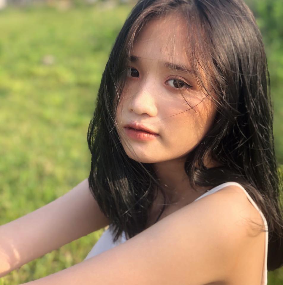 Hình ảnh gợi cảm của cô gái 2005 dễ thương và đáng yêu với những kiểu chụp hớp hồn người xem, đã được Facebooker Nguyễn Phi đăng tải gần đây gây xôn xao cộng đồng mạng